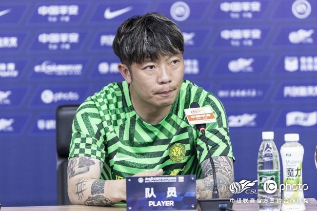秘书双腿打开揉弄高潮