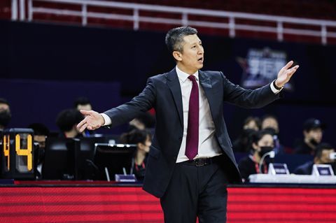 结实的黑人